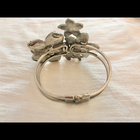 Floral bracelet - Picture 2 of 4